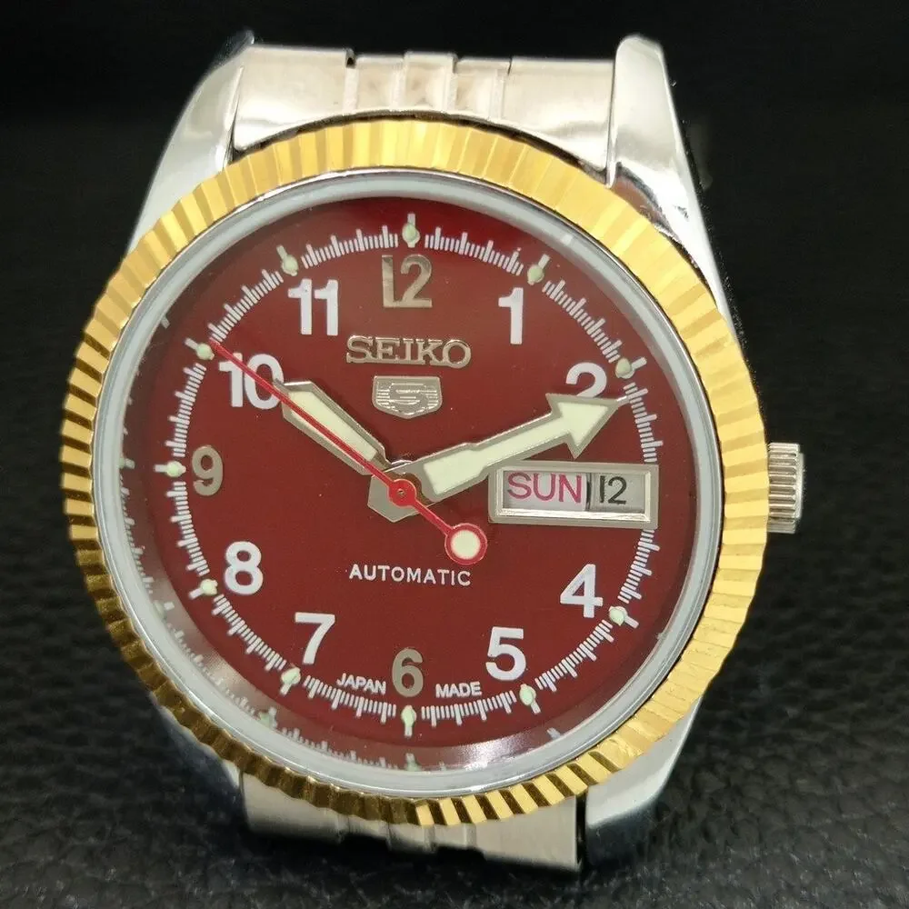 Vintage 1973 Seiko Automatic Mens Silver Watch W/daydate & Red accents